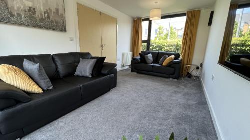 Newport Pagnell Apartment | Ideal Family Retreat: 5-Bedroom House Near Milton Keynes