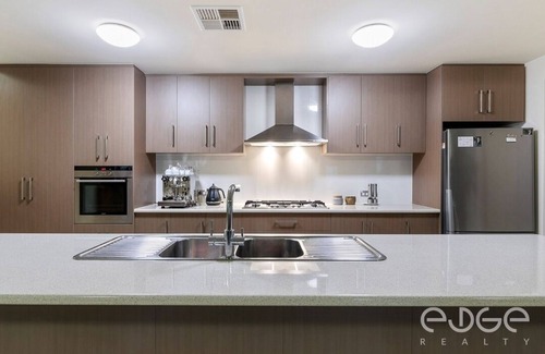 Munno Para House | Spacious 4-Bedroom Home with Hot Tub & Family-Friendly Vibes