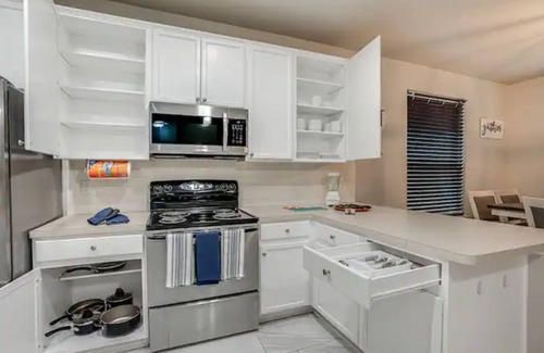 Universal City House | Spacious Home with Kitchen & Pet-Friendly Amenities