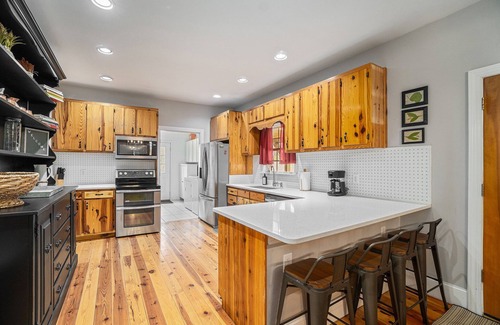 Emerson House | Rustic Retreat Near LakePoint Sports Complex, Rated 10/10