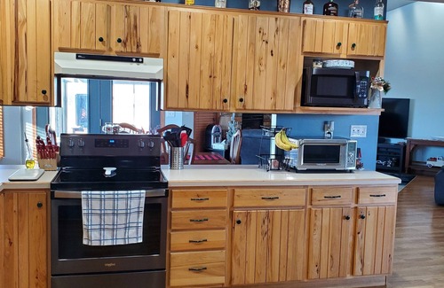Olpe House | Relaxing Retreat in a Quiet Neighborhood for Families