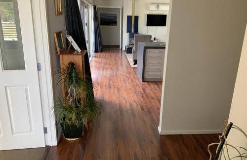 Nukuhau House | Spacious Home with Two Living Areas - 4-Star Experience