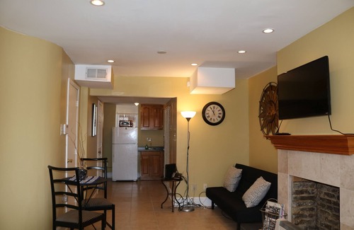 Truxton Circle Apartment | Stylish Studio Near Metro with Kitchen & Breakfast Included