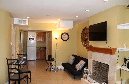Truxton Circle Apartment | Stylish Studio Near Metro with Kitchen & Breakfast Included