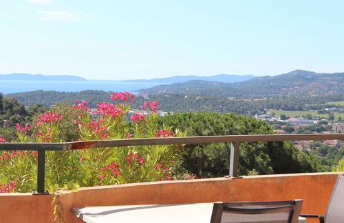 Bormes-Les-Mimosas Apartment | Sea View Studio N°6 with Spa & Breakfast - Rated 10/10