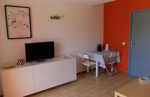 Les Lecques Apartment | Spacious Studio with Terrace & Ocean View, Steps to Beach