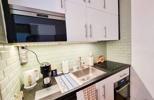 Suresnes Apartment | Large studio with terrace 15 minutes from Paris-La Défense