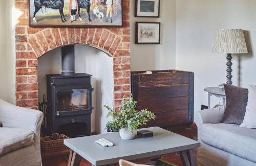 Cheltenham House | Stylish Cotswold Cottage for Families - Pet Friendly & EV Charging