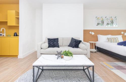 El Portal Apartment | Stylish Studio Apartment with Pet-Friendly Amenities