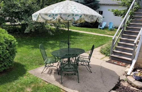 Plainfield Apartment | Victorian Farm Style Suite with Hot Tub in Downtown Plainfield
