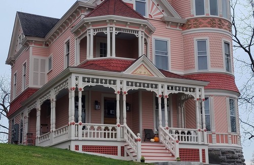 Catskill Apartment | Bright Apartment Steps from Main Street, Catskill Awaits You