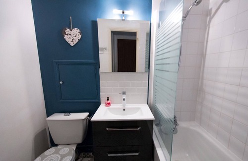 La Madeleine Apartment | Cozy Town Studio with Private Parking and Accessibility