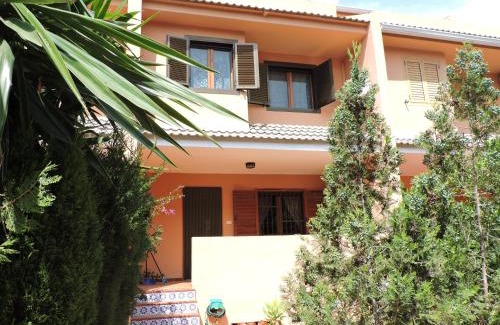 Mareny Blau Apartment | Relaxing Getaway Townhouse with Pool & Pet-Friendly Options