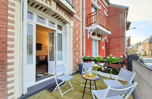 Mers-les-Bains House | Charming Oceanfront Townhouse with Spa and Scenic Views