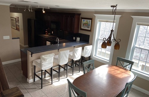 Bellaire Condo | Beautiful Townhouse with Ocean View Just Steps from Bellaire