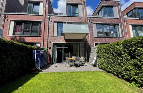 Saint Pauli House | Spacious Townhouse with Garden in Vibrant St. Pauli