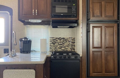 Sherkston House | Pet-Friendly Trailer with Ocean View at Sherkston Shores!