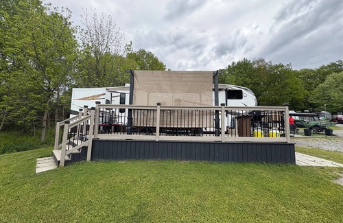 Sherkston House | Pet-Friendly Trailer with Ocean View at Sherkston Shores!