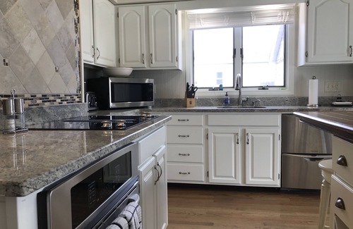 Newport House | Spacious 6BR Home with Ocean Views, Steps from the Beach