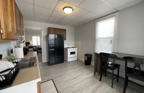 Quincy Apartment | Modern 1-Bedroom Retreat with Pool & Wi-Fi, Rated 9.4