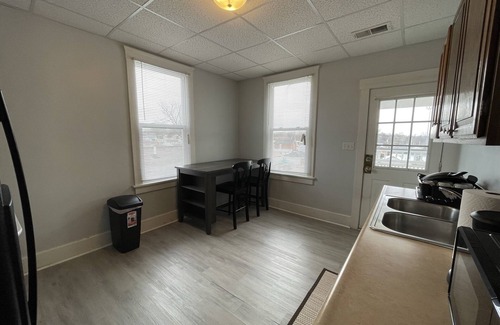 Quincy Apartment | Modern 1-Bedroom Retreat with Pool & Wi-Fi, Rated 9.4