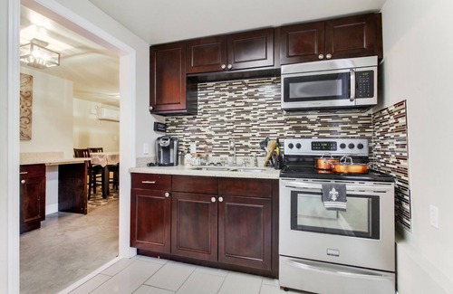 Uptown Historic District Apartment | Exceptional Uptown Apartment with Spa and Family Amenities