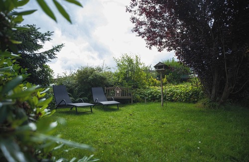 Birkelback Apartment | Spacious Vacation Home for Families with Kitchen & Breakfast