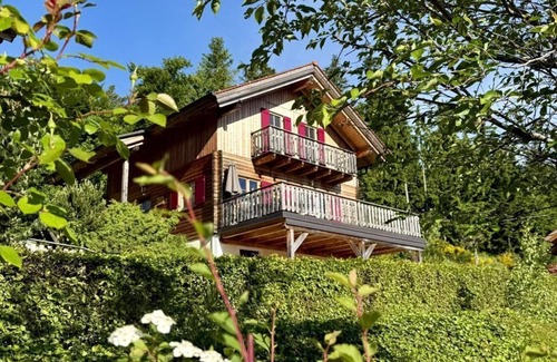 Poellauberg Ski Chalet | Spacious 5-Bedroom Home with Kitchen & Breakfast Included