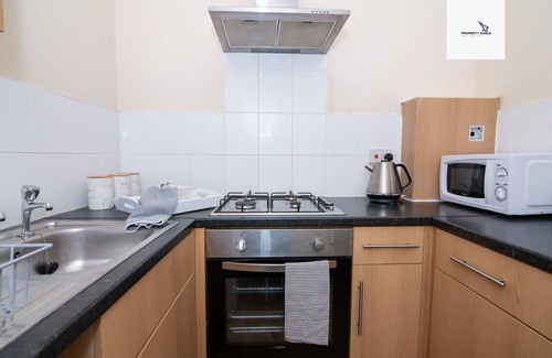 Brierley Hill Apartment | Central One Bedroom Flat with Kitchen, Near Shopping Options