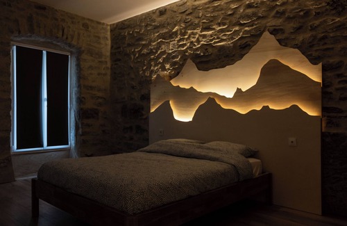 Bonneville Bed & Breakfast | Large, very spacious bedroom (en-suite bathroom + WC)