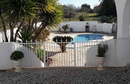 Cerro do Ouro Villa | Ideal Villa Escape: 10km from Beaches with Pool & Ocean View