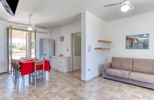 Salve Villa | Inviting Villa with Pool and Rooftop Jacuzzi Retreat