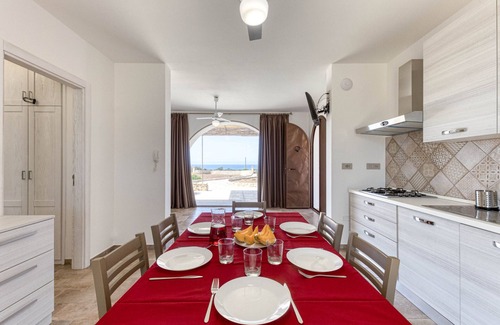 Salve Villa | Inviting Villa with Pool and Rooftop Jacuzzi Retreat