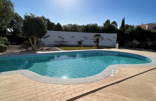 Penina Villa | Elegant Villa with Private Saltwater Pool in Penina Resort