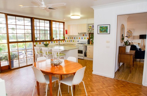 Pokolbin House | Elegant Villa Nestled in Private Vineyard with Breakfast