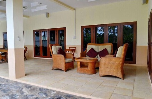 Nong Kae House | Spacious Villa with Private Pool for 10 Guests Retreat