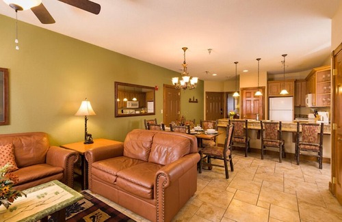 Gatlinburg Resort | Family-Friendly Villa with Indoor Waterpark & Kitchen Access