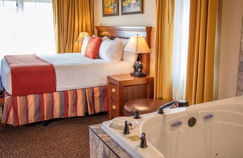 Gatlinburg Resort | Family-Friendly Villa with Indoor Waterpark & Kitchen Access