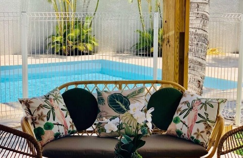 Etang Sale Les Bains Villa | Spacious Villa with Pool and Billiards by the Beach