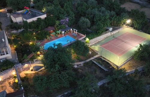 Modica Villa | Villamodica: Oceanfront Retreat with Family-Friendly Amenities
