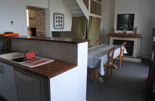 Le Gue-de-Velluire House | Spacious Village House with Kitchen & Breakfast at Velluire