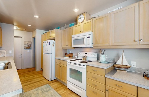 Seabeck House | Large waterfront beach house with hot tub, game room, & private beach access