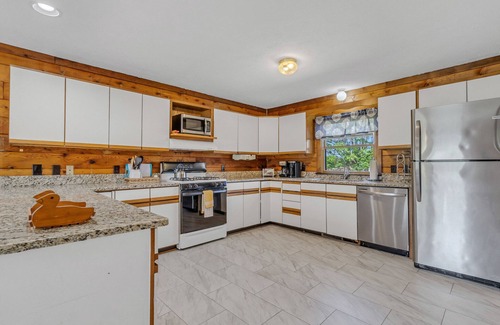 Edwardsville House | Waterfront Cabin with Kayaks, Fire Pit & 10/10 Guest Rating