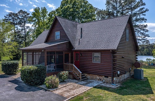 Edwardsville House | Waterfront Cabin with Kayaks, Fire Pit & 10/10 Guest Rating
