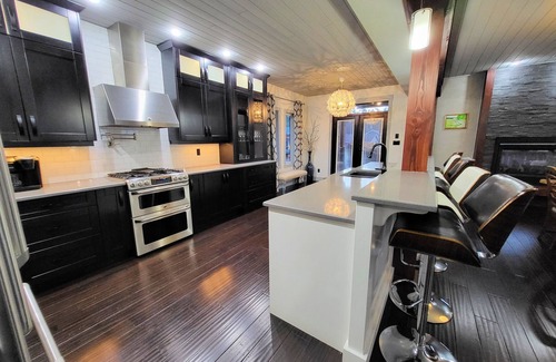 Courtenay House | Seaside Retreat: Family-Friendly Home with Top Amenities