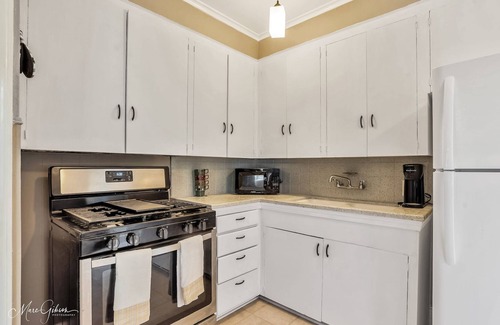 Caddo Heights-South Highlands Apartment | Cozy Hotel with Scenic Views and Hot Tub in South Highlands
