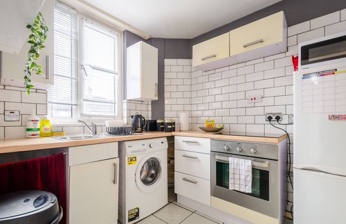 Plaistow Apartment | Guest Rated 10/10: Stylish London Flat near O2 & Excel