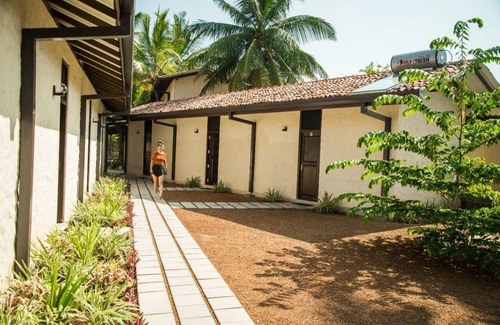 Midigama East House | Relaxing Getaway with Pool and Sea Breeze Serenity