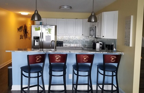 Put-in-Bay Condo | Spacious Waterfront Condo on Pib with Lake View & Pool