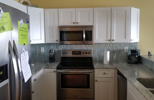 Put-in-Bay Condo | Spacious Waterfront Condo on Pib with Lake View & Pool